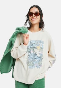 Длинный пуловер