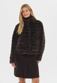 Зимняя куртка