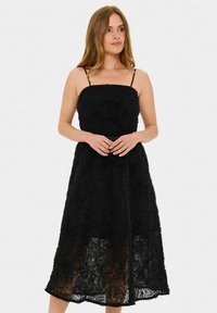 Топ на бретельках