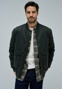 Куртка бомбер