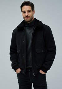 Куртка бомбер