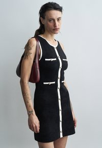 Вязаное платье