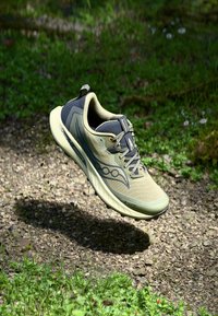 Беговые кроссовки