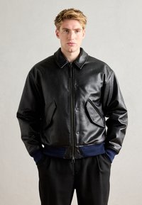 Кожаная куртка Кожаная куртка