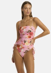 Слитный купальник