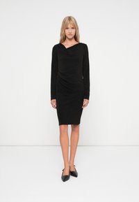 Короткое платье