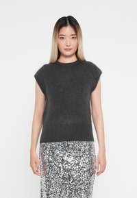 Пуловер без рукавов