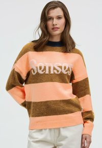 Пуловер в полоску Пуловер в полоску