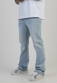 Прямые джинсы Прямые джинсы