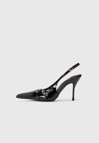 Туфли на высоком каблуке