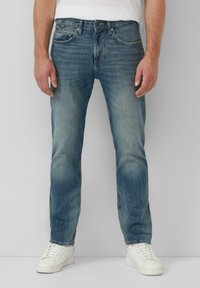 Прямые джинсы