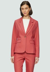 Костюм Костюм