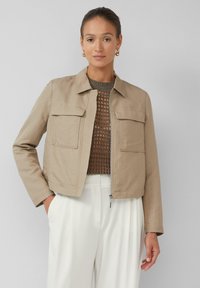 Блейзер с накладными карманами