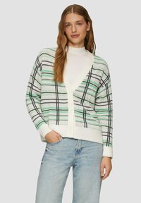 Жаккардовая вязаная кофта