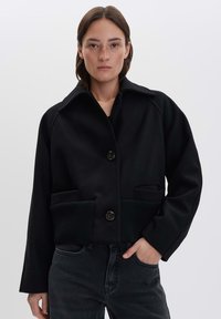 Короткая куртка