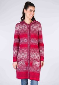 Длинный жилет