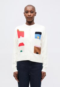 Жаккардовая вязаная кофта