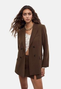 Короткое пальто