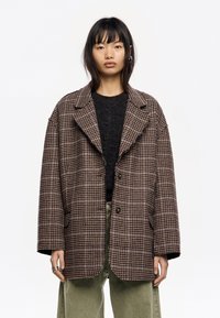 Короткое пальто