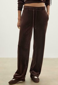 Спортивные штаны