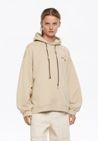 Пуловер с капюшоном Пуловер с капюшоном