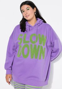 Пуловер с капюшоном