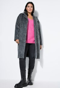 Шерстяное пальто