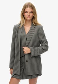 Короткое пальто