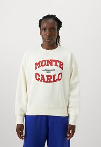 Спортивная толстовка