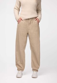 Свободные джинсы Свободные джинсы