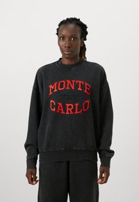 Спортивная толстовка