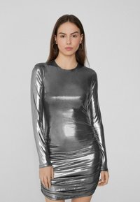 Платье футляр