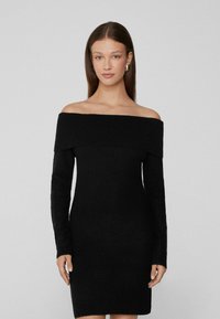 Вязаное платье