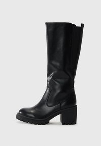 Высокие сапоги