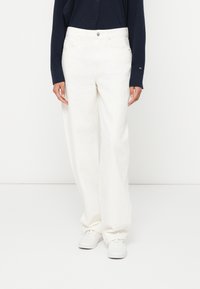 Прямые джинсы