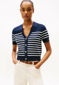 Вязаная кофта