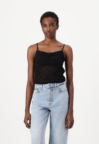 Топ на бретельках Топ на бретельках