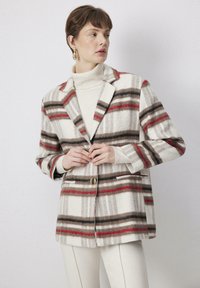 Короткое пальто