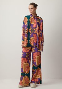 Широкие брюки Широкие брюки