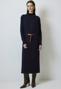 Вязаное платье