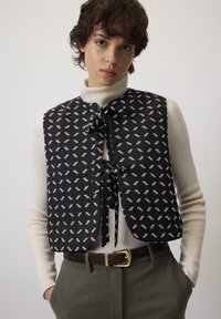 Короткая куртка