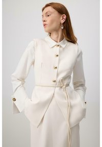 Длинный жилет Длинный жилет