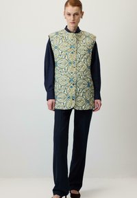 Жилет Жилет