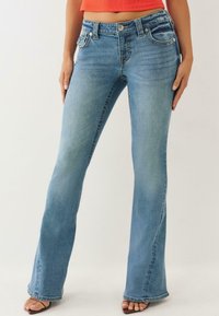 Клешеные джинсы