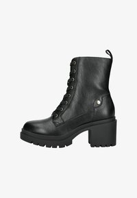 Ботинки на шнуровке