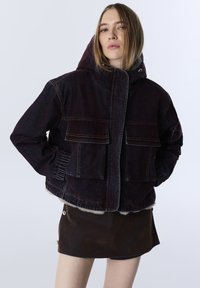 Куртка с накладнымит карманами