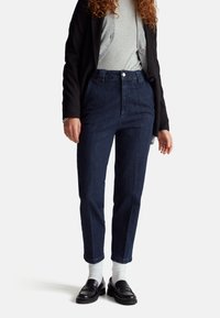 Короткие джинсы