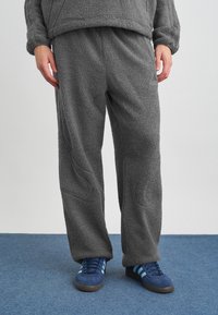 Спортивные штаны