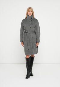 Шерстяное пальто