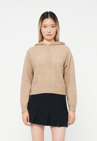 Пуловер с капюшоном